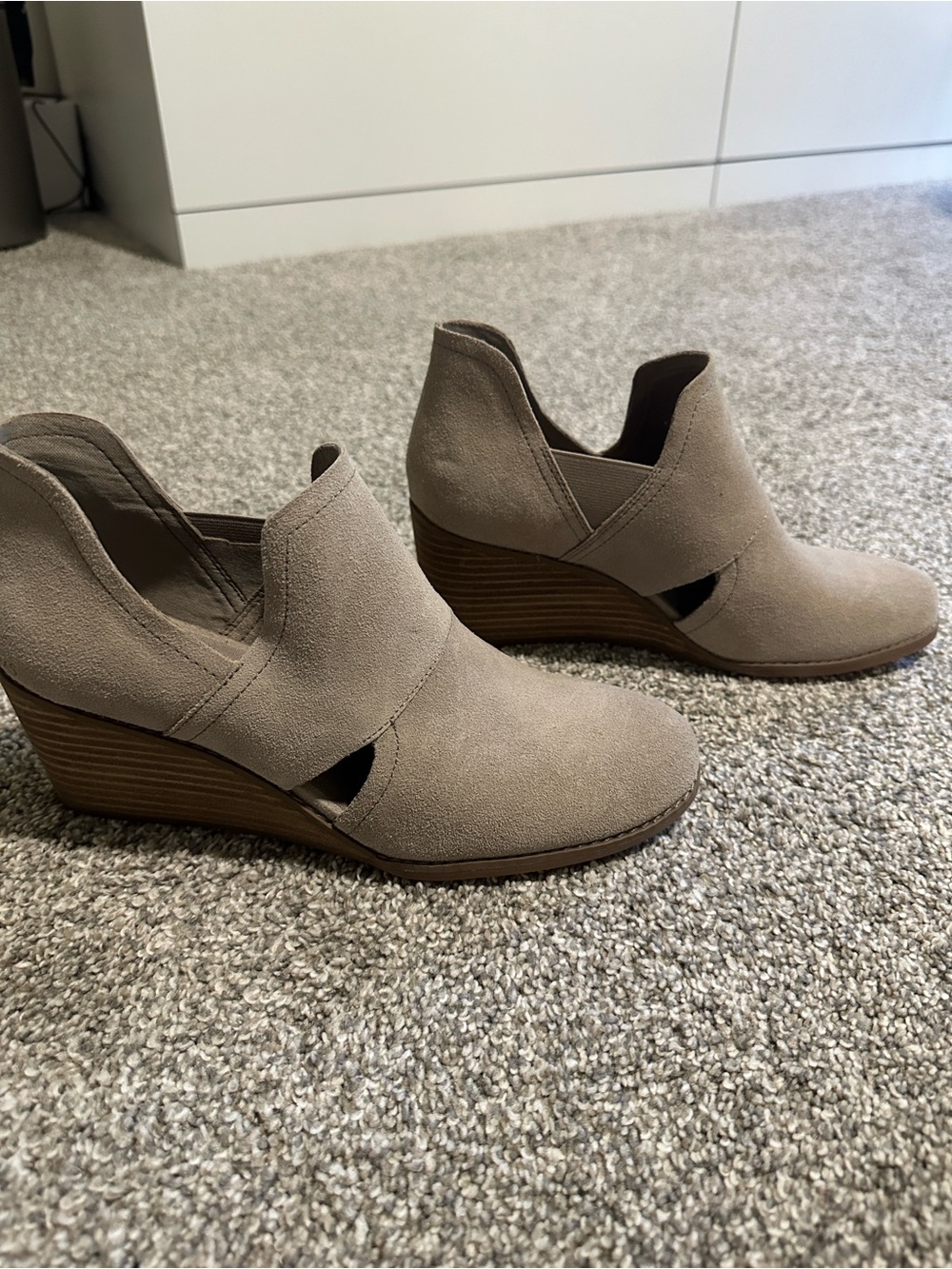 NWOT TOMS Taupe Suede Wedge Ankle Booties